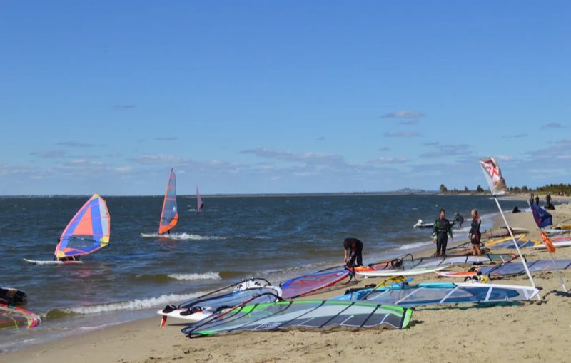 Windsurfers at bayside beaches