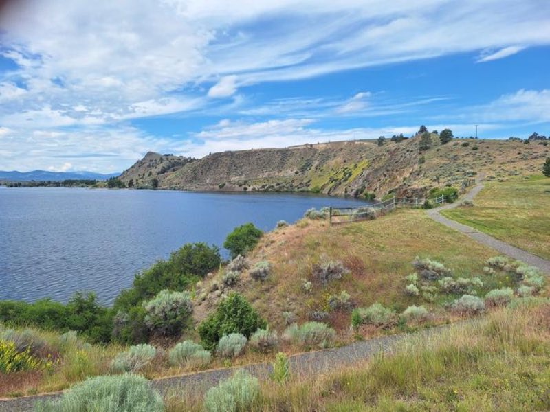 Walking trail overlooking Hauser Lake