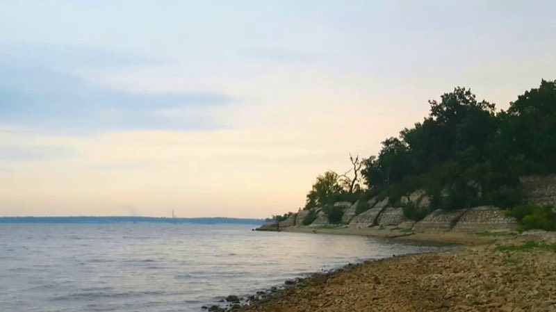 Hugo has unique shorelines ranging from sand, clay, dense vegetation, to white rock.
