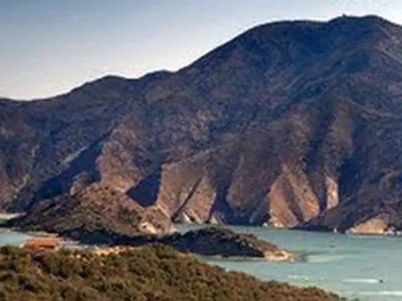 Pyramid Lake