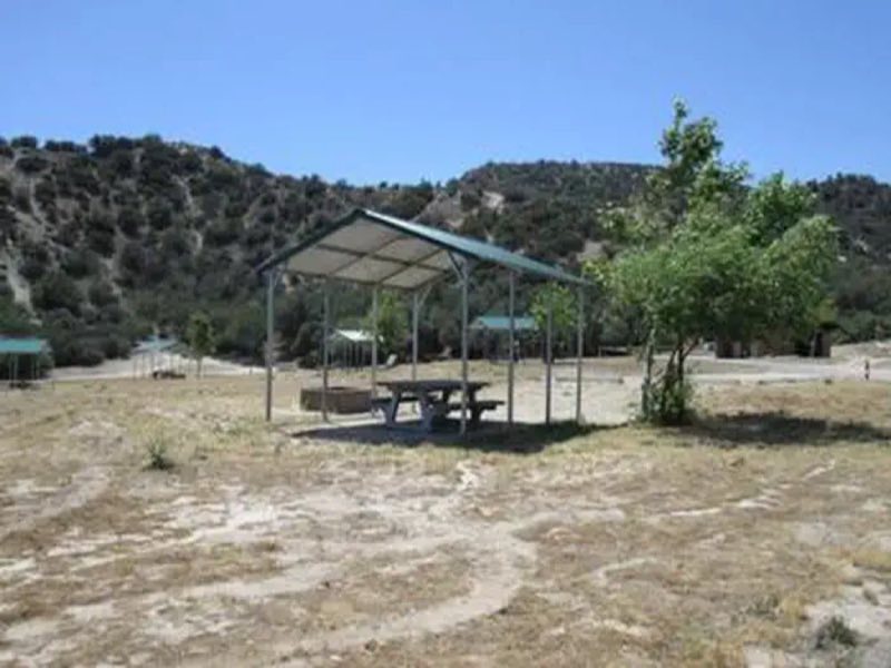 PYRAMID LAKE - LOS ALAMOS CAMPGROUND